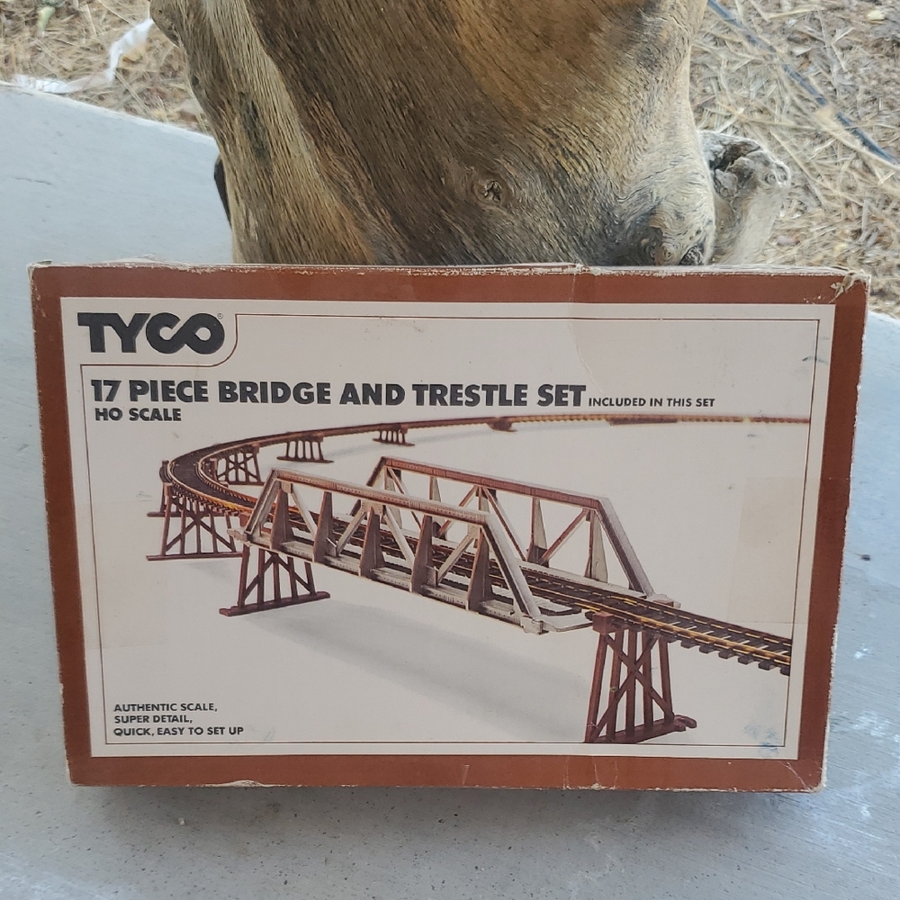 Tyco 17 Piece Bridge and Trestle Set Miniture